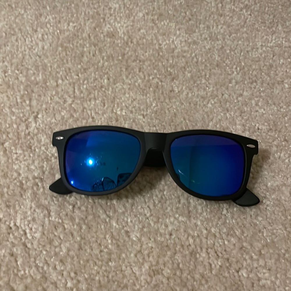 Black sun glasses
